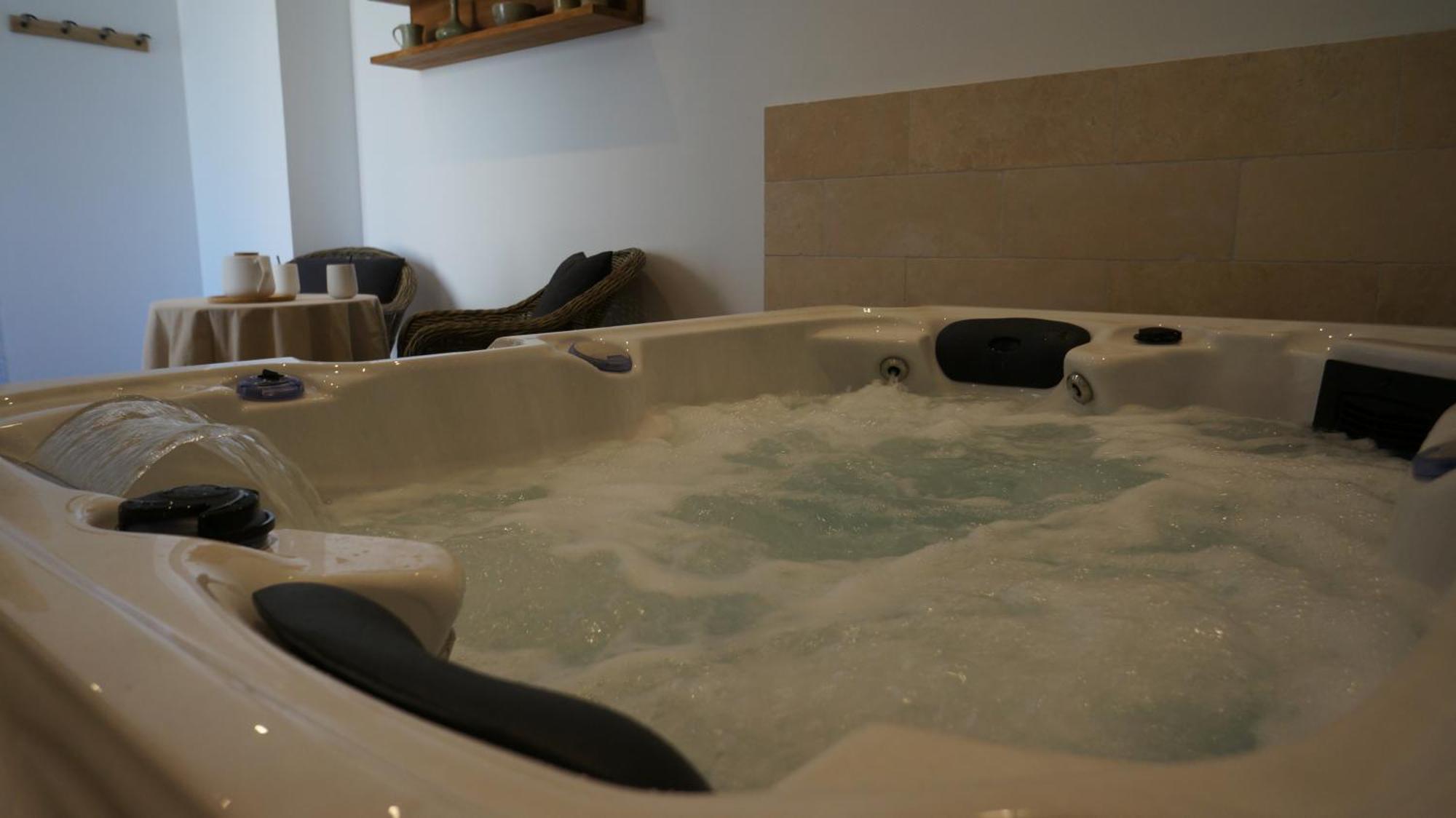 L'Ostal - Bed & Breakfast - Chambres Et Suites De 25 A 40M2 - Spa 圣伊莱尔厄齐尔 外观 照片