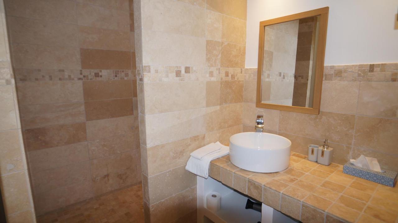 L'Ostal - Bed & Breakfast - Chambres Et Suites De 25 A 40M2 - Spa 圣伊莱尔厄齐尔 外观 照片